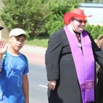 Pielgrzymi hałcnowscy na trasie - w Pisarzowicach - 2019