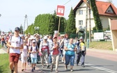 Pielgrzymi hałcnowscy na trasie - w Pisarzowicach - 2019