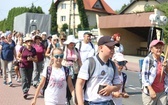 Pielgrzymi hałcnowscy na trasie - w Pisarzowicach - 2019