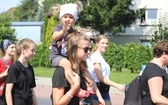 Pielgrzymi hałcnowscy na trasie - w Pisarzowicach - 2019