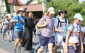 Pielgrzymi hałcnowscy na trasie - w Pisarzowicach - 2019