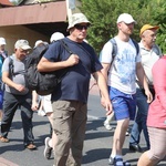 Pielgrzymi hałcnowscy na trasie - w Pisarzowicach - 2019