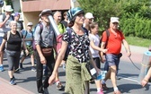 Pielgrzymi hałcnowscy na trasie - w Pisarzowicach - 2019