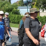 Pielgrzymi hałcnowscy na trasie - w Pisarzowicach - 2019
