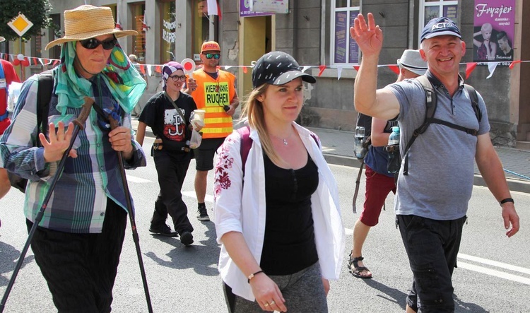 Grupa 9 - wyjście pielgrzymów hałcnowskich z Wilamowic 2019