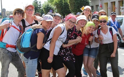 Grupa 9 - wyjście pielgrzymów hałcnowskich z Wilamowic 2019