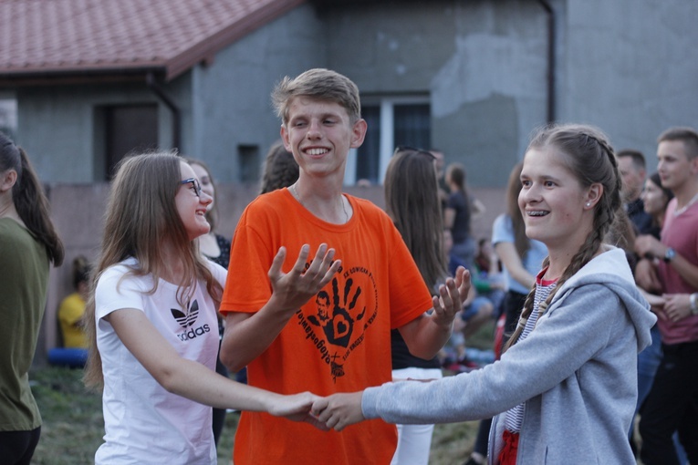 Apel "pomarańczy"