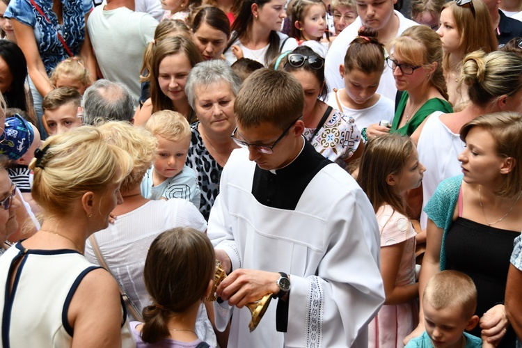 Wprowadzenie relikwii świętych dzieci fatimskich do sądeckiej fary