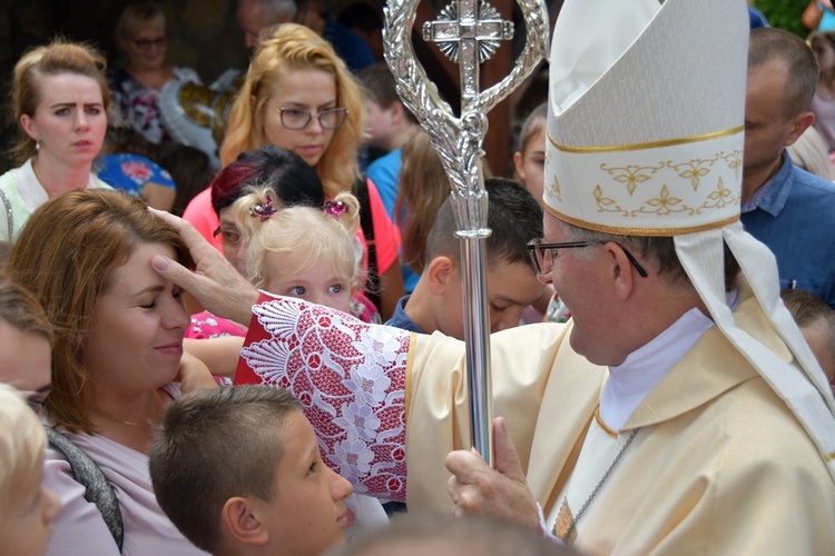 Wprowadzenie relikwii świętych dzieci fatimskich do sądeckiej fary