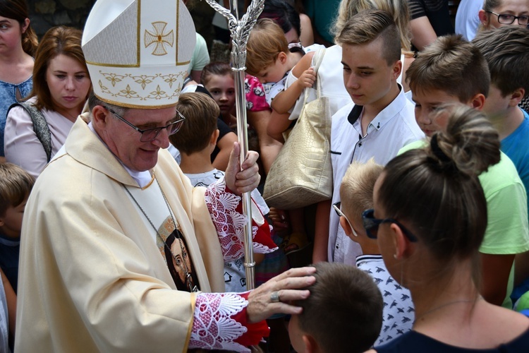 Wprowadzenie relikwii świętych dzieci fatimskich do sądeckiej fary