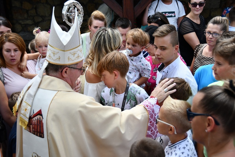 Wprowadzenie relikwii świętych dzieci fatimskich do sądeckiej fary