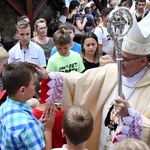 Wprowadzenie relikwii świętych dzieci fatimskich do sądeckiej fary