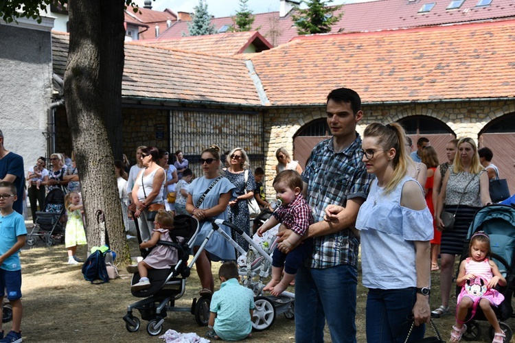 Wprowadzenie relikwii świętych dzieci fatimskich do sądeckiej fary