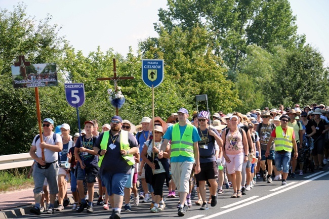 Kolumna z Opoczna na radomskiej pielgrzymce