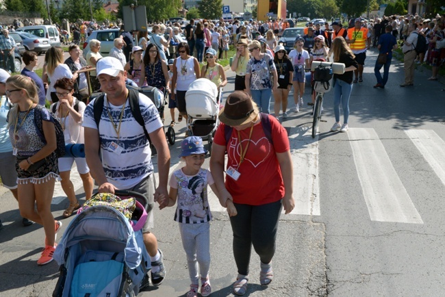 Kolumna z Opoczna na radomskiej pielgrzymce