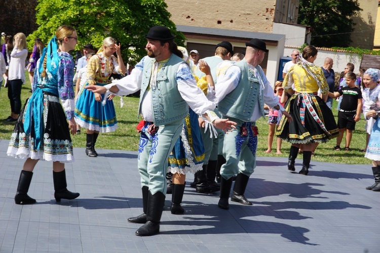 Spotkanie przedszkolaków z zespołami folklorystycznymi