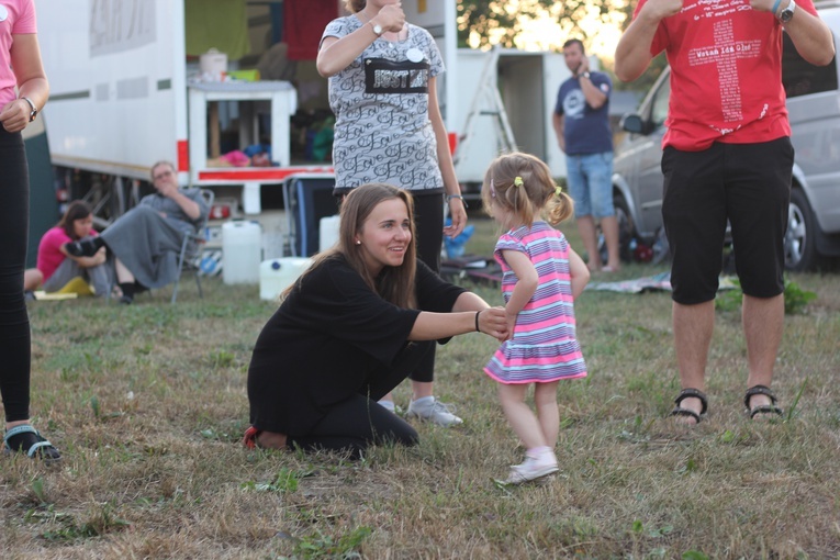 Apel grupy Granatowej i Białej