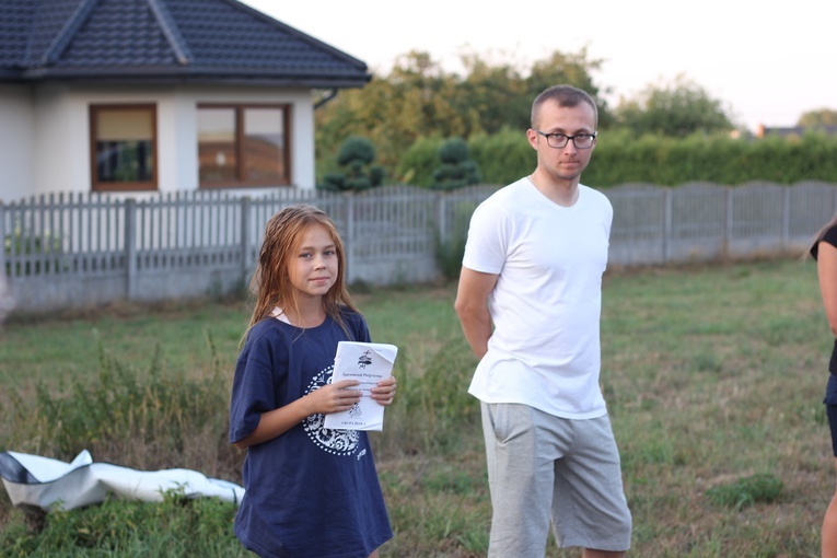 Apel grupy Granatowej i Białej