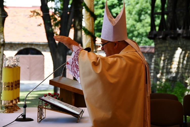 Wprowadzenie relikwii bł. Hanny Chrzanowskiej do sądeckiej fary