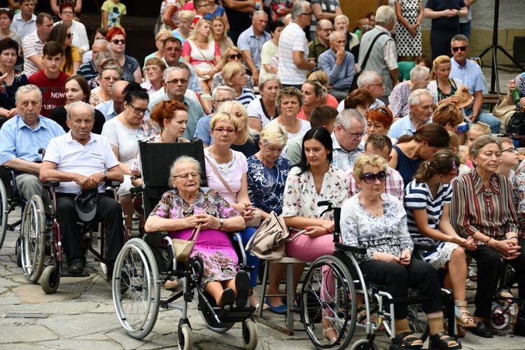 Wprowadzenie relikwii bł. Hanny Chrzanowskiej do sądeckiej fary