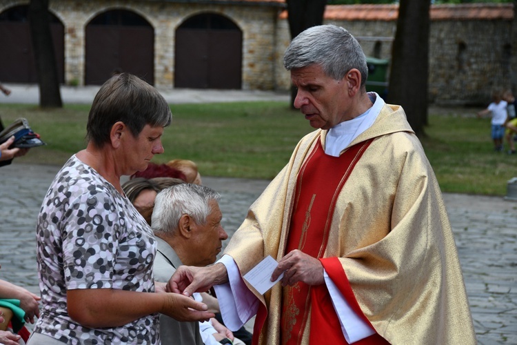 Wprowadzenie relikwii bł. Hanny Chrzanowskiej do sądeckiej fary