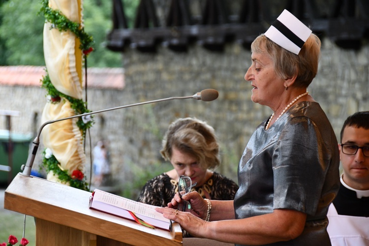 Wprowadzenie relikwii bł. Hanny Chrzanowskiej do sądeckiej fary