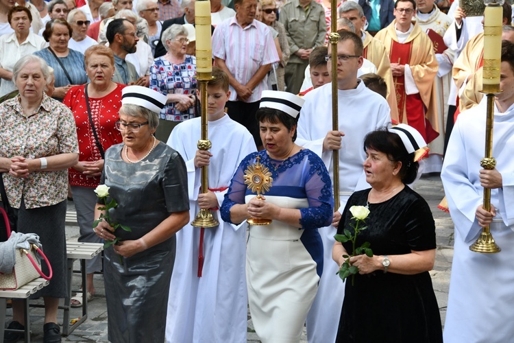 Wprowadzenie relikwii bł. Hanny Chrzanowskiej do sądeckiej fary