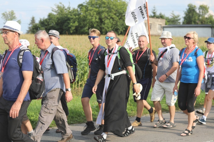 28. Pielgrzymka Cieszyńska 2019 na trasie - w Bziu Zameckim