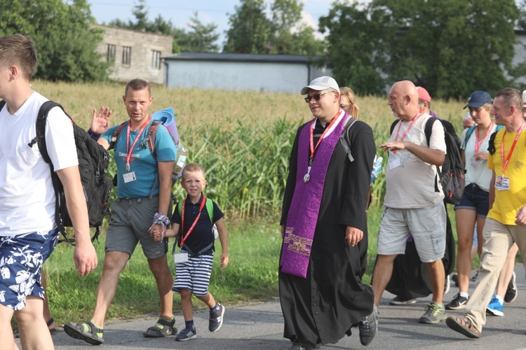 28. Pielgrzymka Cieszyńska 2019 na trasie - w Bziu Zameckim