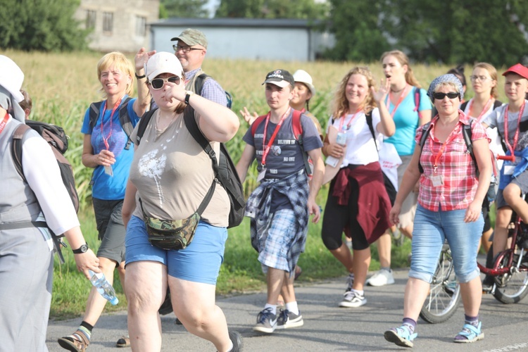 28. Pielgrzymka Cieszyńska 2019 na trasie - w Bziu Zameckim