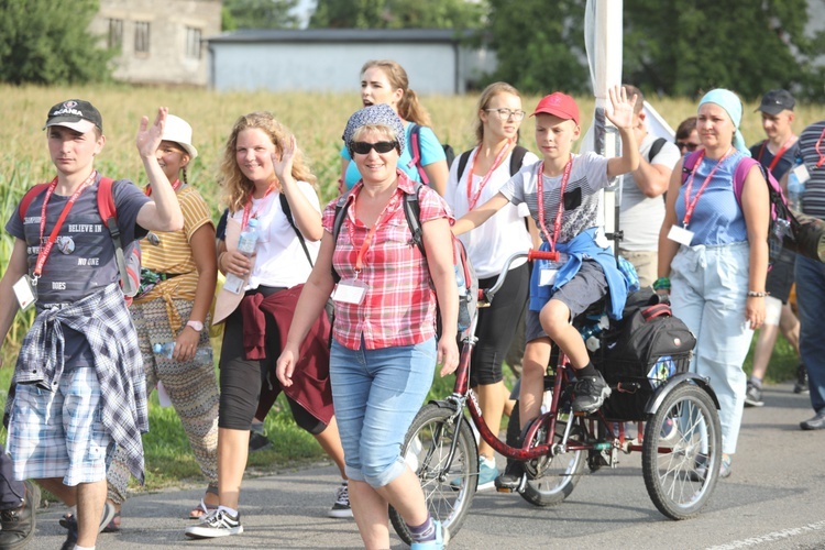 28. Pielgrzymka Cieszyńska 2019 na trasie - w Bziu Zameckim