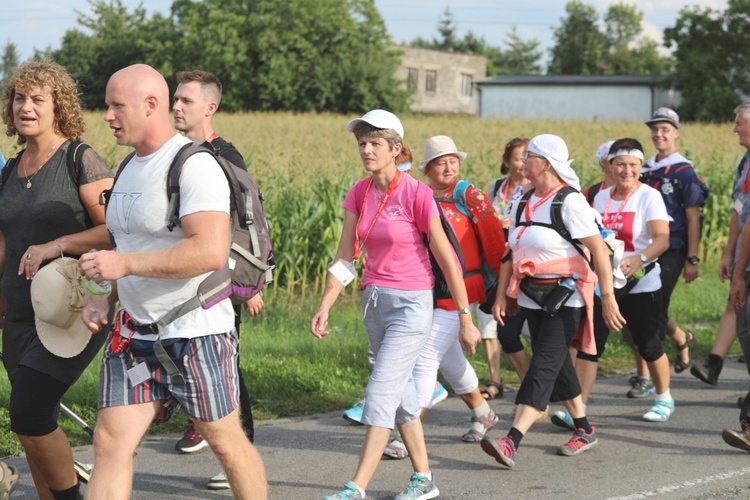 28. Pielgrzymka Cieszyńska 2019 na trasie - w Bziu Zameckim