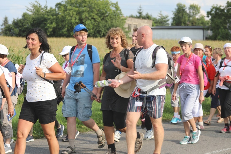 28. Pielgrzymka Cieszyńska 2019 na trasie - w Bziu Zameckim