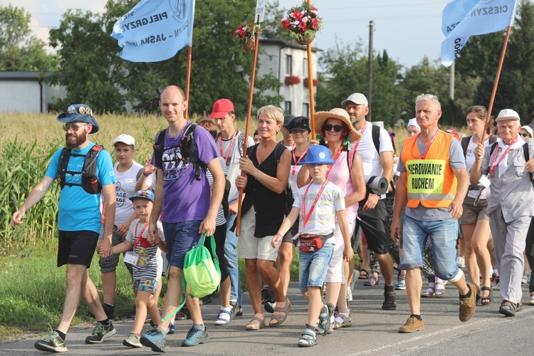 28. Pielgrzymka Cieszyńska 2019 na trasie - w Bziu Zameckim