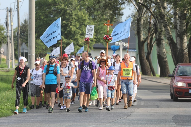 28. Pielgrzymka Cieszyńska 2019 na trasie - w Bziu Zameckim