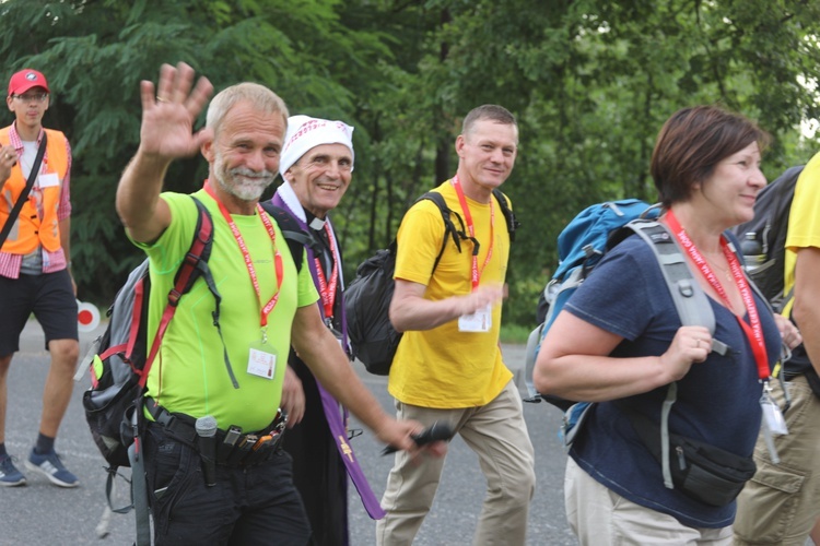 28. Pielgrzymka Cieszyńska 2019 na trasie - w Bziu Zameckim