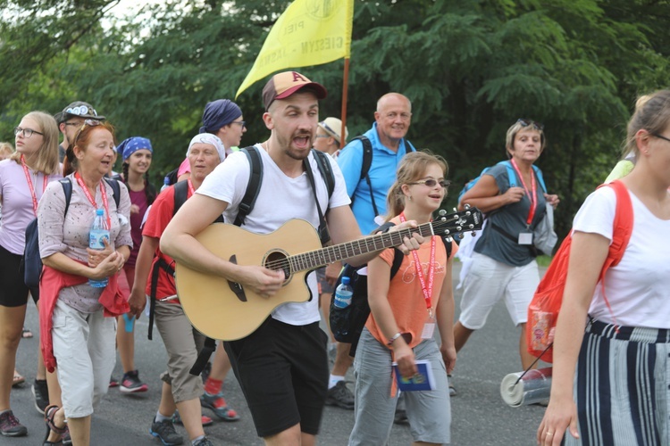 28. Pielgrzymka Cieszyńska 2019 na trasie - w Bziu Zameckim