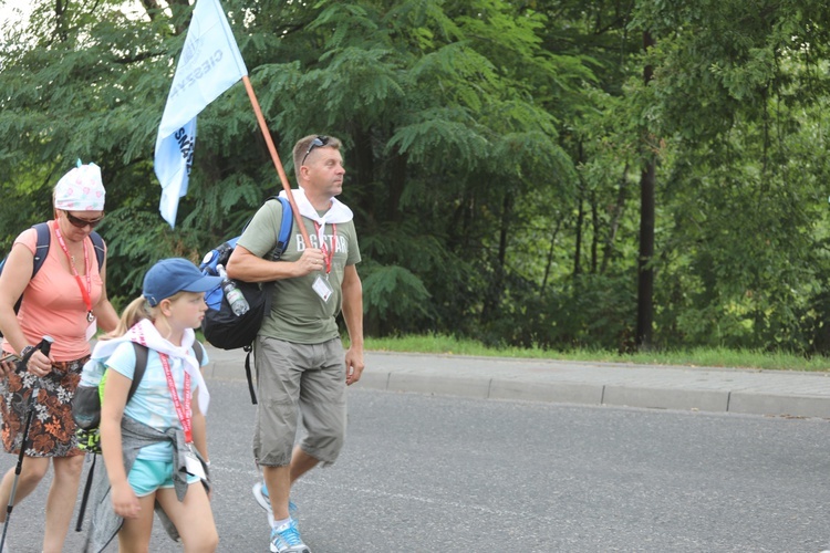 28. Pielgrzymka Cieszyńska 2019 na trasie - w Bziu Zameckim