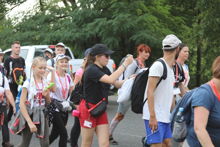 28. Pielgrzymka Cieszyńska 2019 na trasie - w Bziu Zameckim