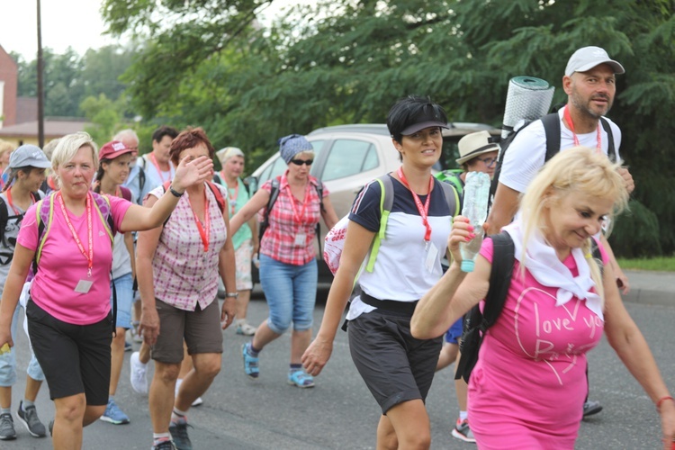 28. Pielgrzymka Cieszyńska 2019 na trasie - w Bziu Zameckim