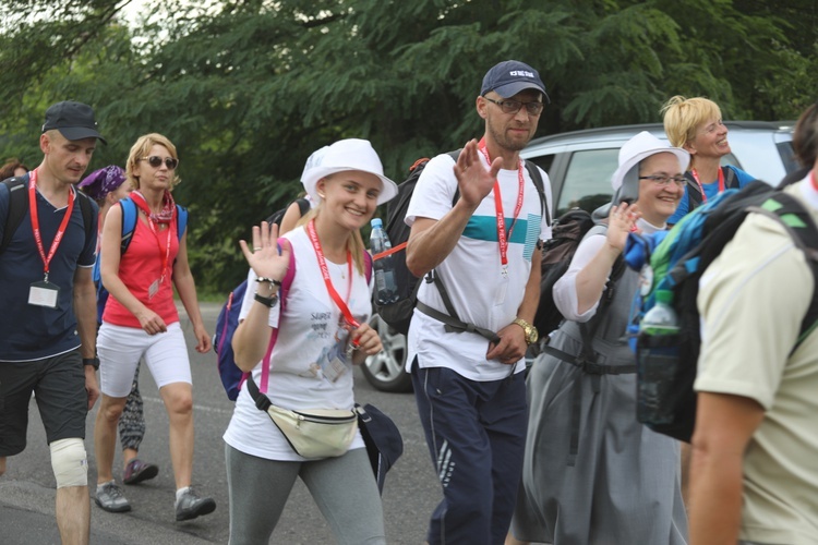 28. Pielgrzymka Cieszyńska 2019 na trasie - w Bziu Zameckim