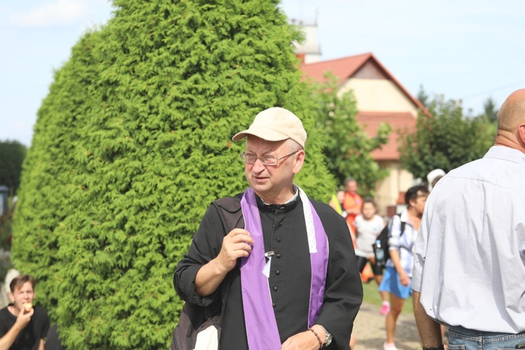 Pielgrzymi hałcnowscy w gościnie w Bielanach - 2019