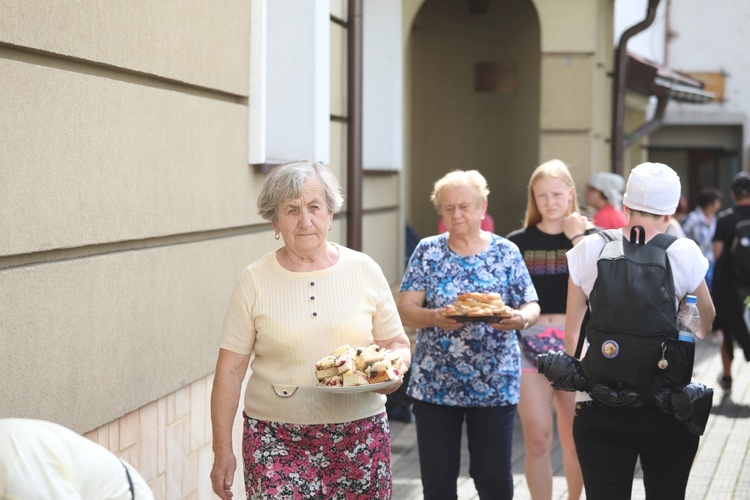 Pielgrzymi hałcnowscy w gościnie w Bielanach - 2019