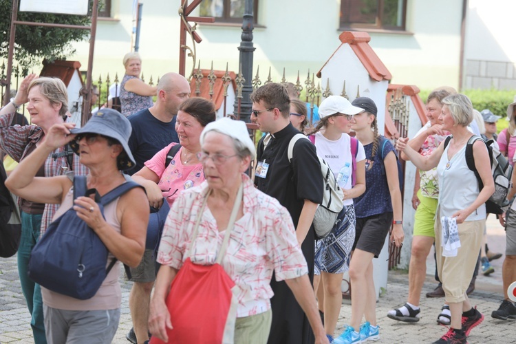 Pielgrzymi hałcnowscy w gościnie w Bielanach - 2019