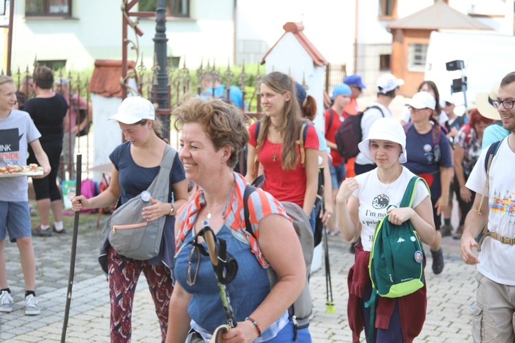 Pielgrzymi hałcnowscy w gościnie w Bielanach - 2019