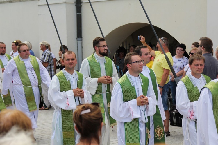 Oczekiwanie na pieszych pielgrzymów jasnogórskich i Msza święta - 2019