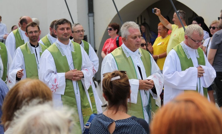 Oczekiwanie na pieszych pielgrzymów jasnogórskich i Msza święta - 2019