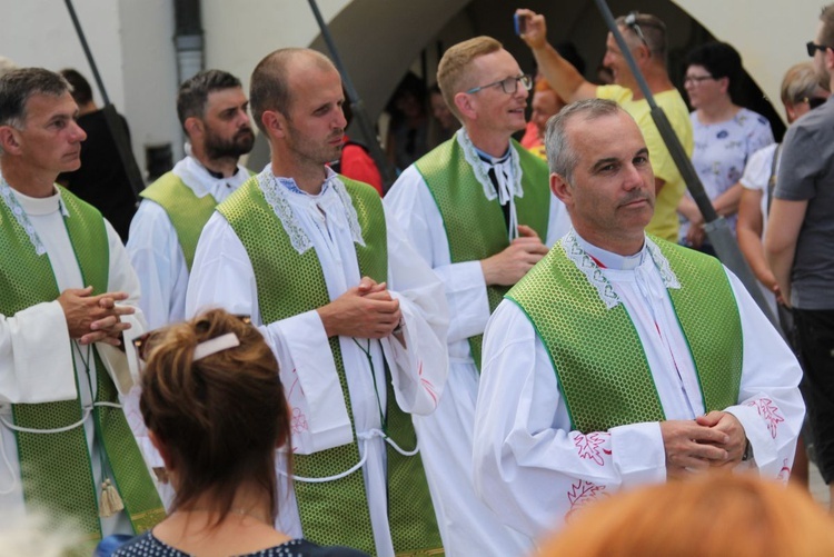 Oczekiwanie na pieszych pielgrzymów jasnogórskich i Msza święta - 2019