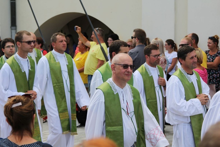 Oczekiwanie na pieszych pielgrzymów jasnogórskich i Msza święta - 2019