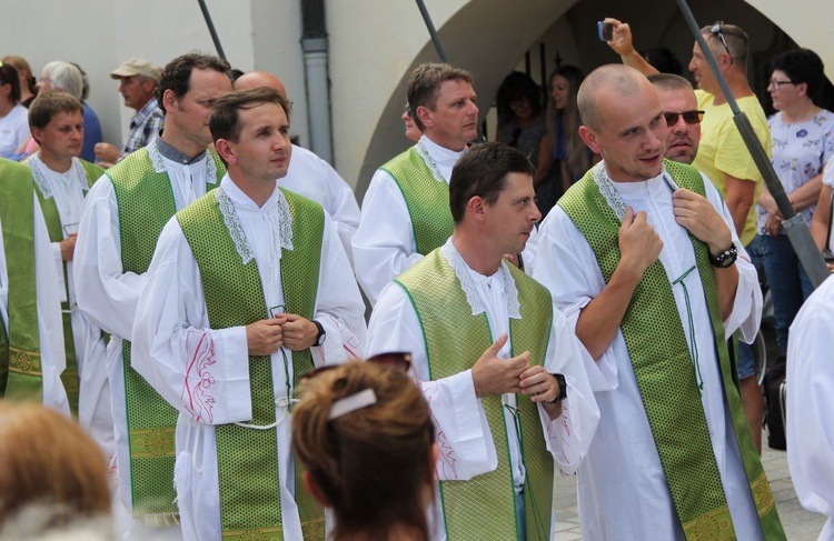 Oczekiwanie na pieszych pielgrzymów jasnogórskich i Msza święta - 2019